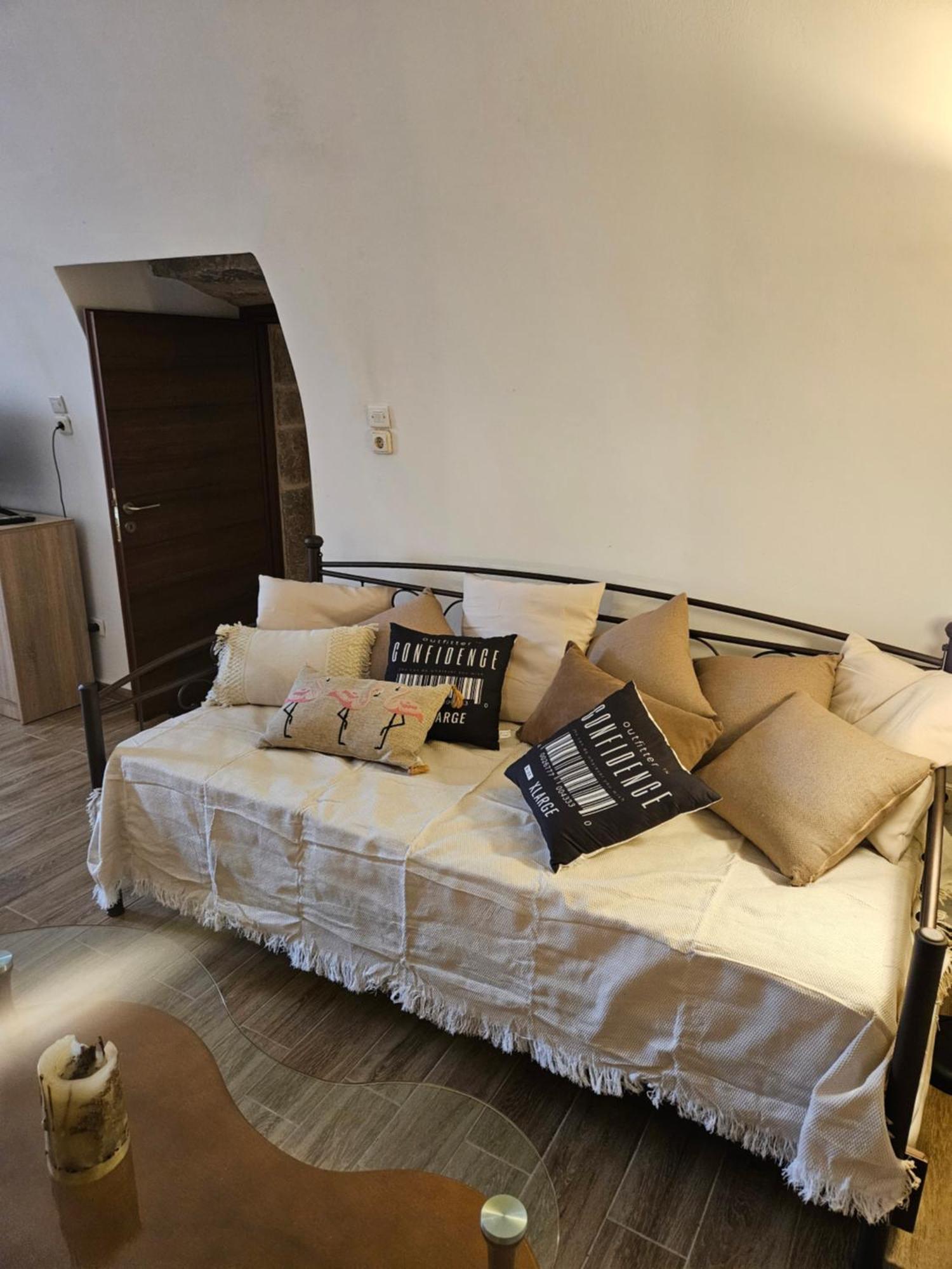 ÁlikaKamares Stone House 1公寓 外观 照片