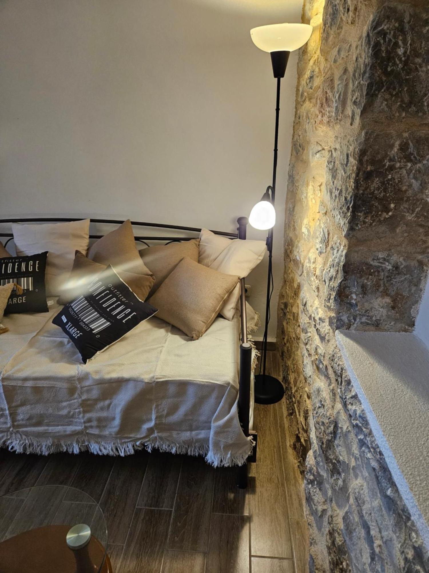 ÁlikaKamares Stone House 1公寓 外观 照片