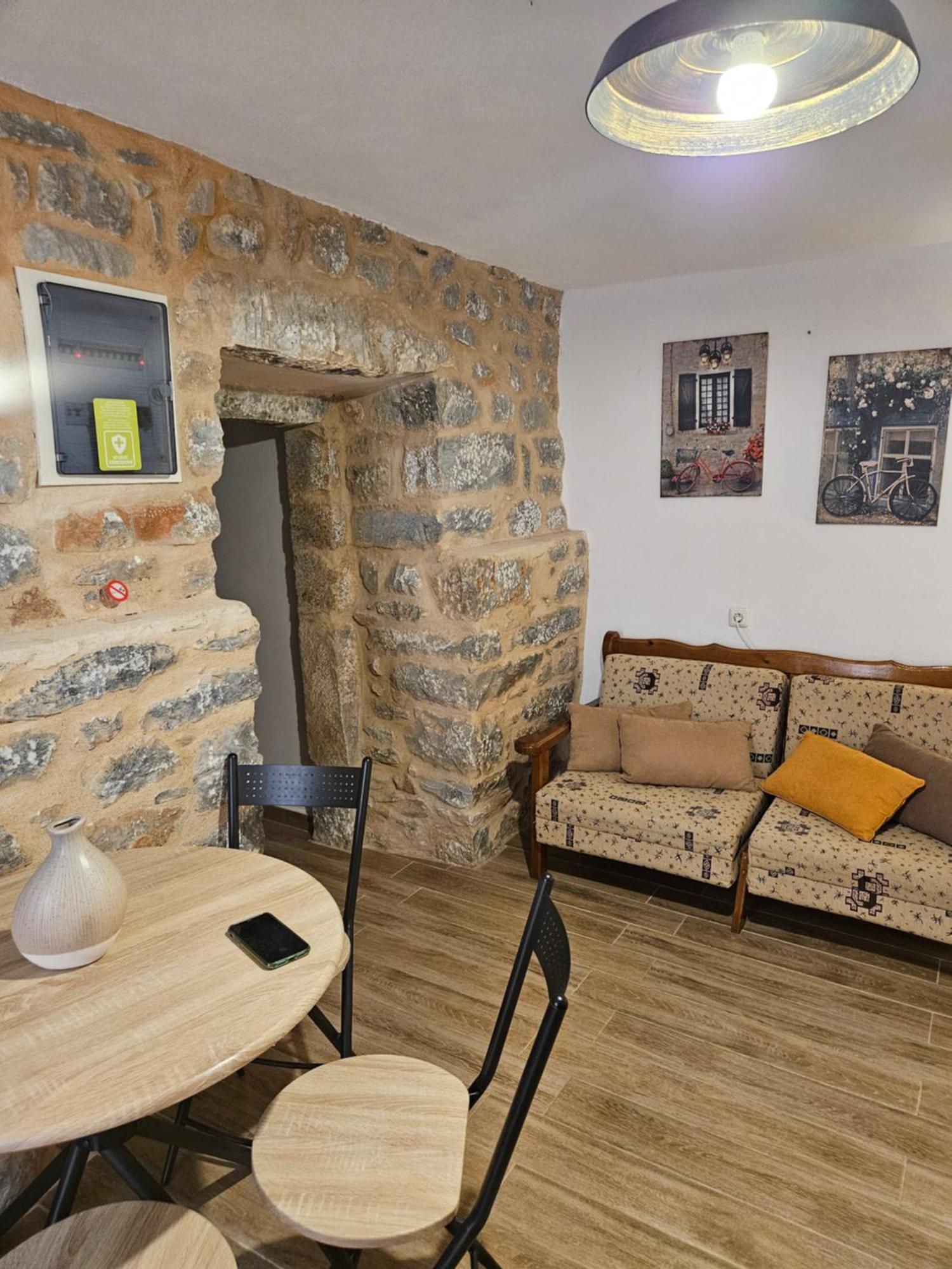 ÁlikaKamares Stone House 1公寓 外观 照片